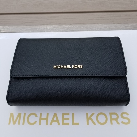 Michael Kors Handbags - Authentic Michael Kors Crossbody Bag